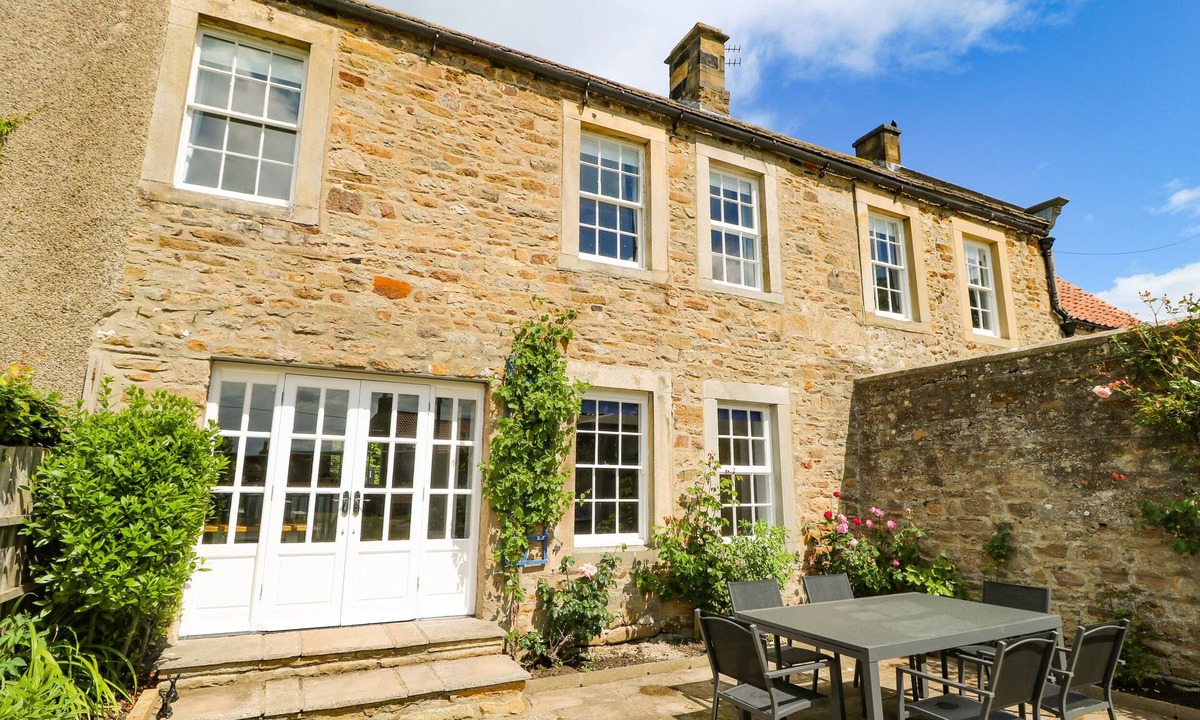 Ovington House | HALL COTTAGE, pet friendly, with open fire in Ovington