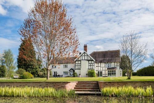 Nantwich House | Hall O'Coole