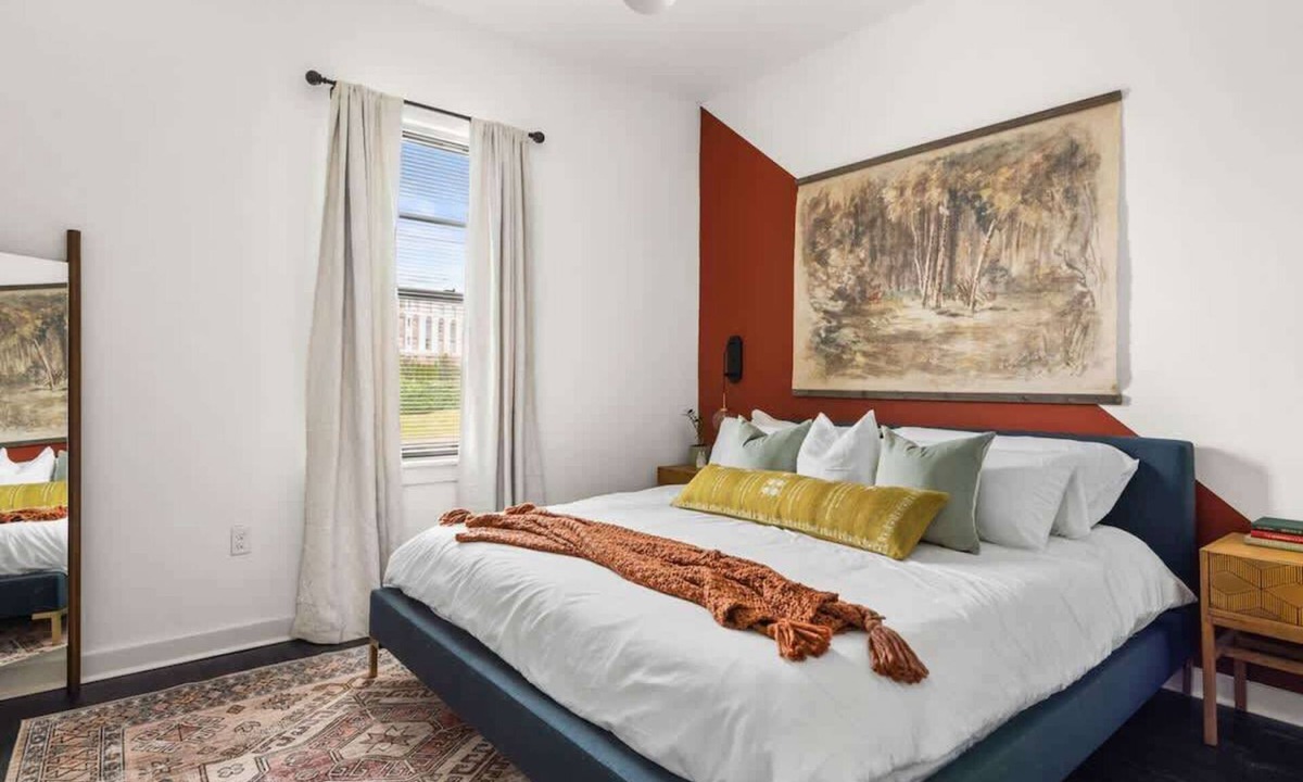 Hillsboro Village Apartment | Hall of fame|100+ 5-star reviews| Comfort King bed