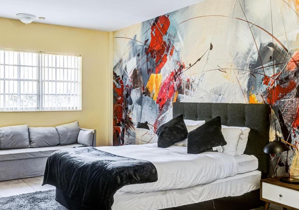 Hallandale Beach Apartment | Hallandale Poolside Studio Bliss with Parking