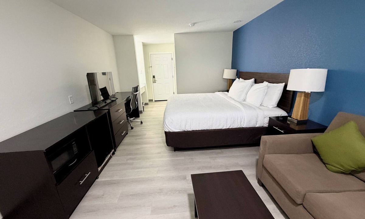 North San Antonio - SAT Hotel | Hallmark Inn and Suites