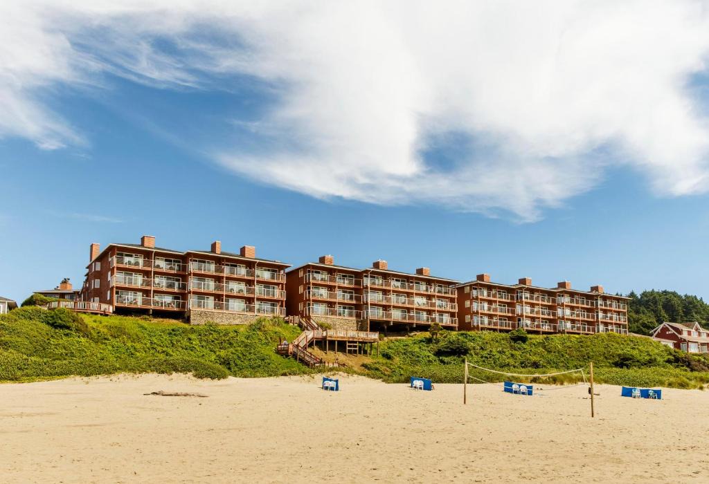 Downtown Cannon Beach Hotel | Hallmark Resort in Cannon Beach