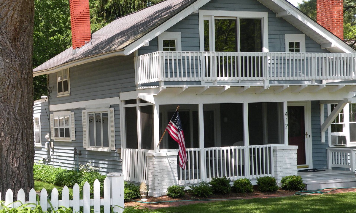 Saugatuck Cottage | Halloween Dates Still Open-Colors Still Beautiful!