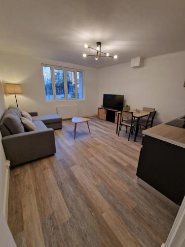 Chateaudun Apartment | Halte Douillette au cœur de la Ville