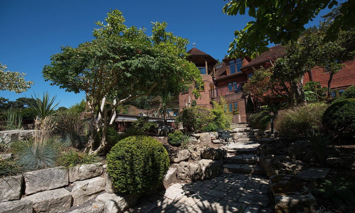 Netley Bed & Breakfast | Hamble Retreat House and Luxury Studios