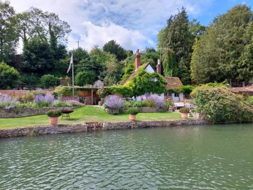 Bursledon House | Hamble Riverside Cottage