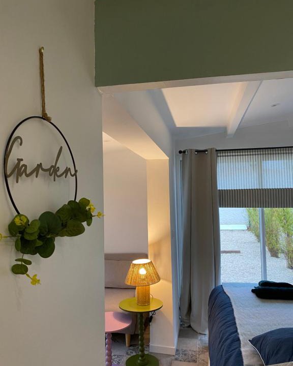 Herm House | Hameau au cœur de la forêt
