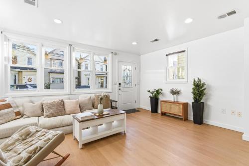 Harrison Apartment | Hamilton-15 mins to EWR, 20 mins PATH to NYC