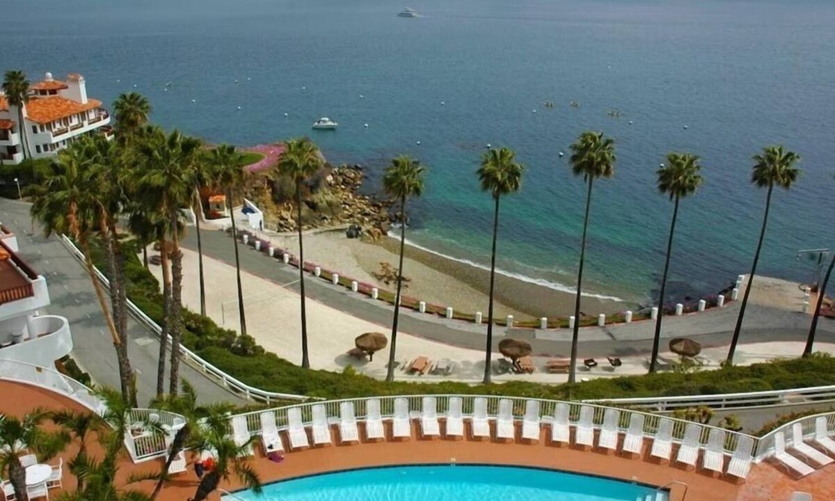 Avalon Villa | Hamilton Cove Oceanview Villa