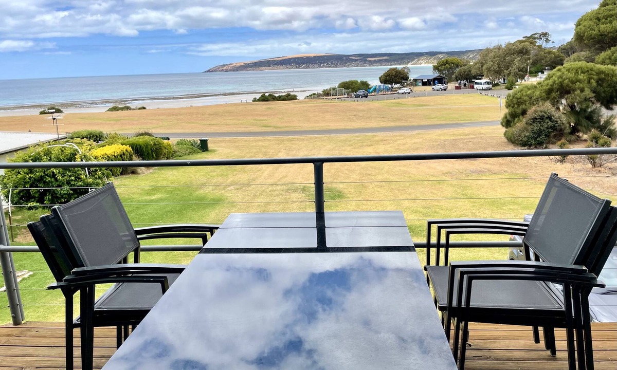 Emu Bay House | Hamilton | Emu Bay | beachfront getaway | accommodates 10 guests