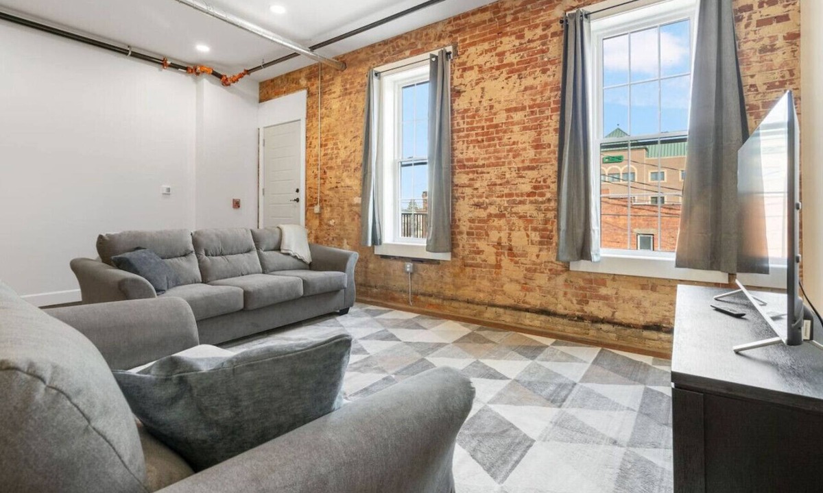 Millersburg Apartment | Hamilton Suite - American Hall