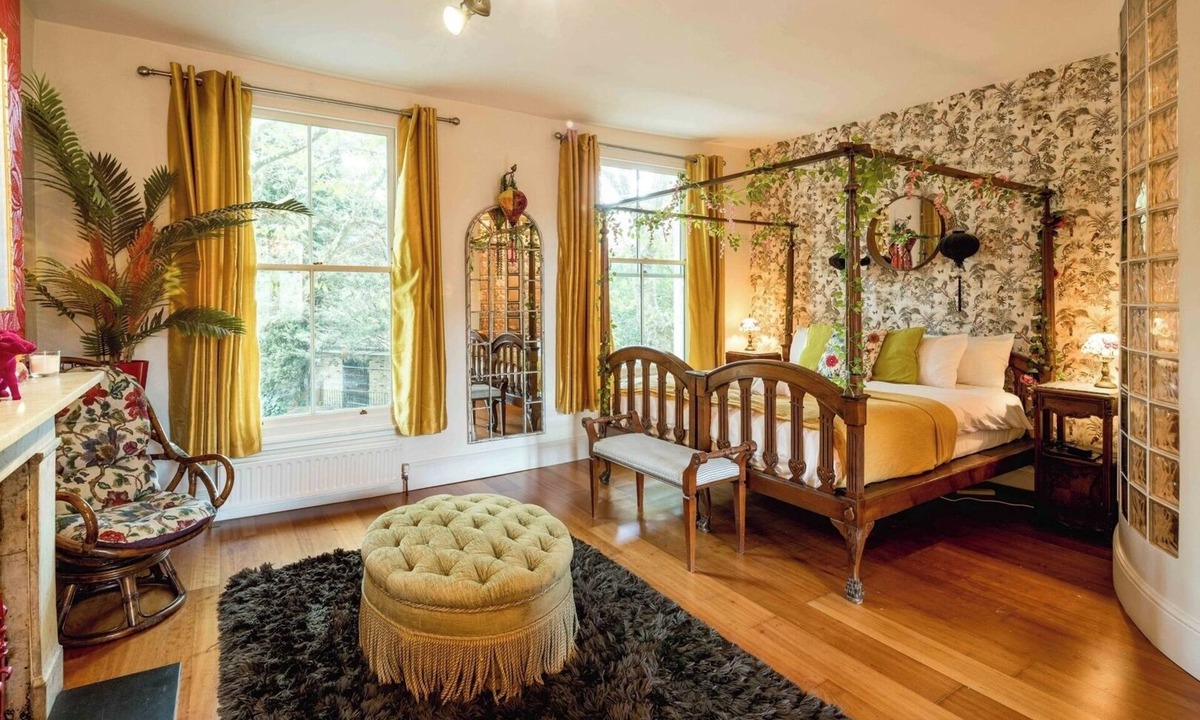 Hammersmith Apartment | Hammersmith Haven: 4BD Historic Gem by the River