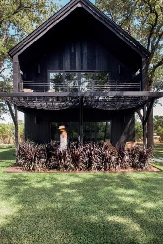 Round Mountain House | Hammock Lodge