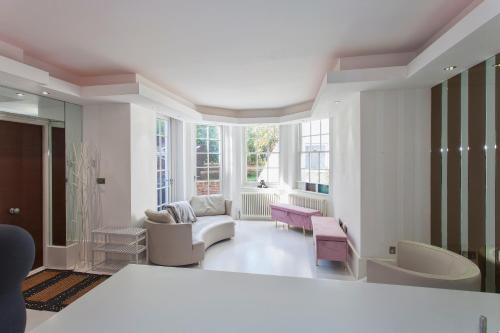 Frognal and Fitzjohns Apartment | Hampstead summer time garden Appartment