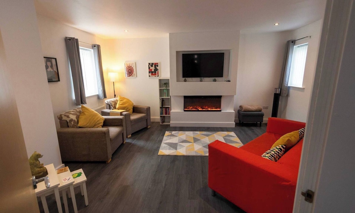 Peterborough House | Hampton 3-bedroom Luxury Escape With Parking