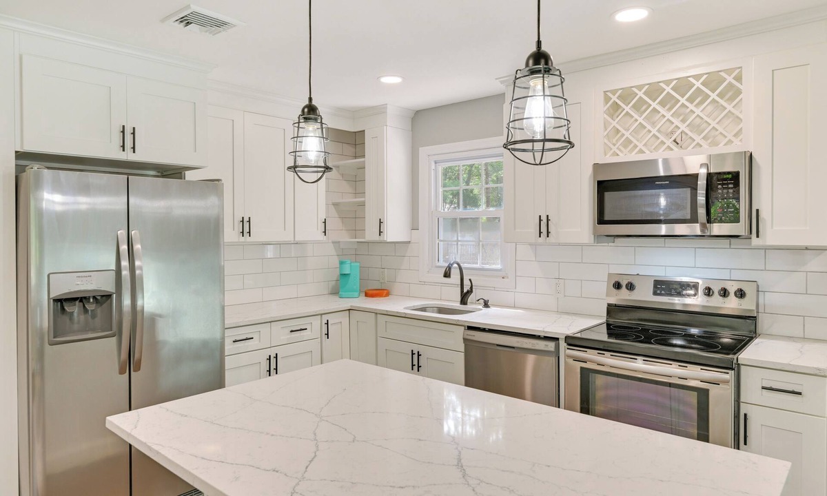 Hampton Bays Cottage | Hampton Bays Retreat: Walk to Squires Beach!