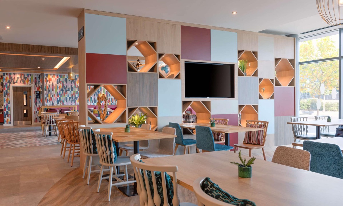 Ashford Hotel | Hampton by Hilton Ashford International