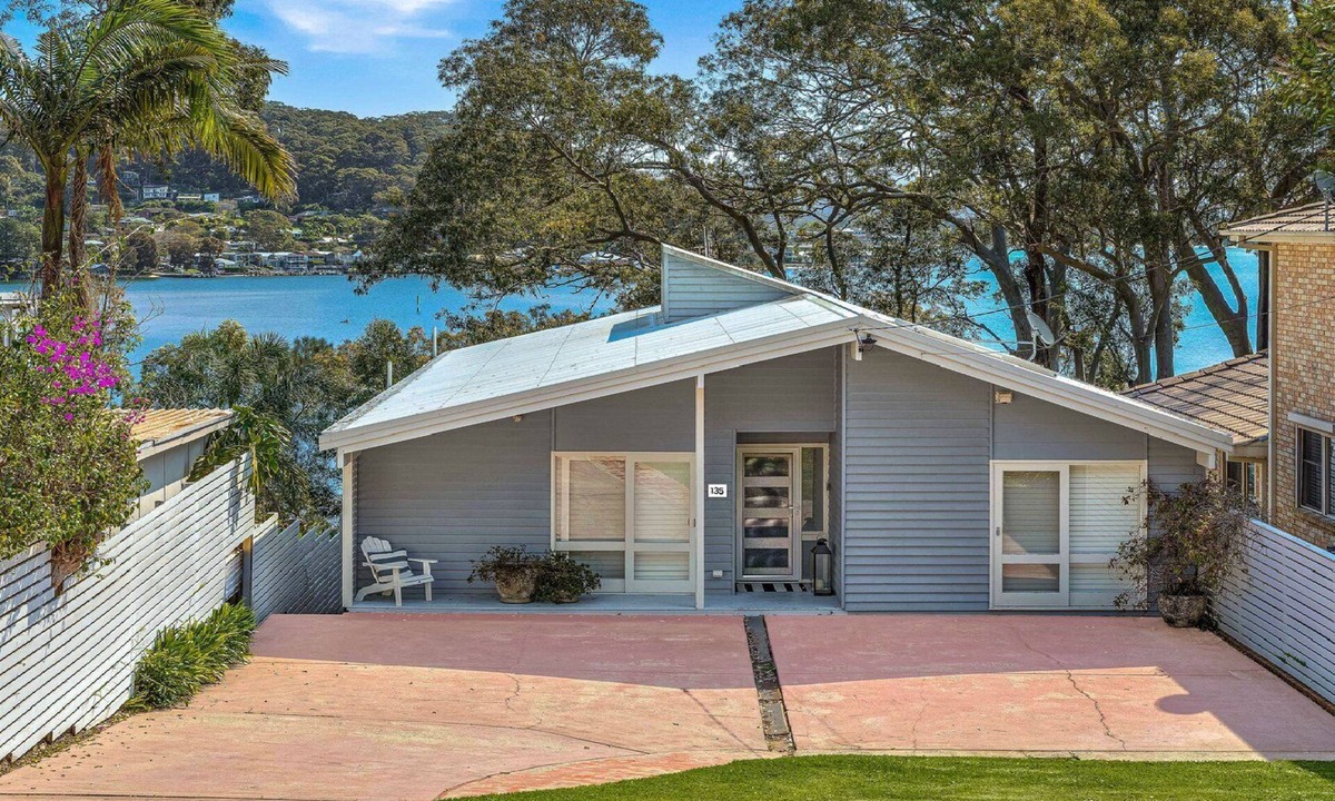 Pretty Beach Central Coast House | Hampton Cottage by HolidayCo.