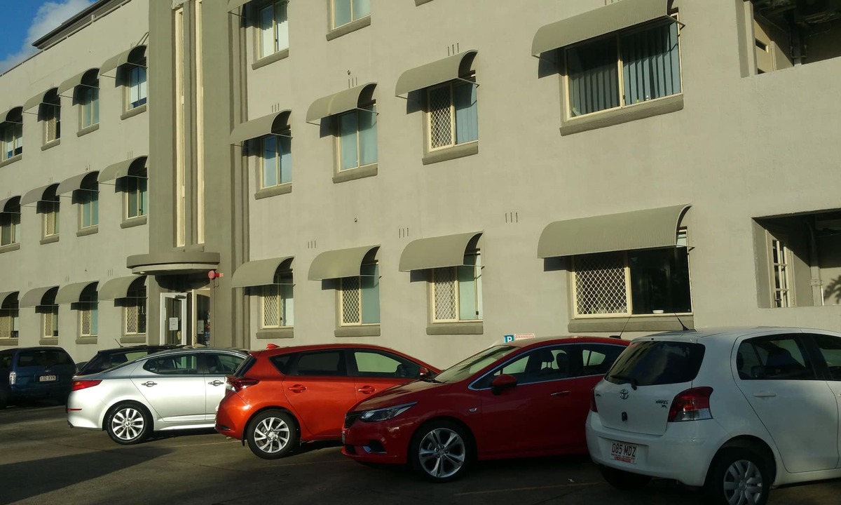 Clayfield Apartment | Hampton Court Apartments