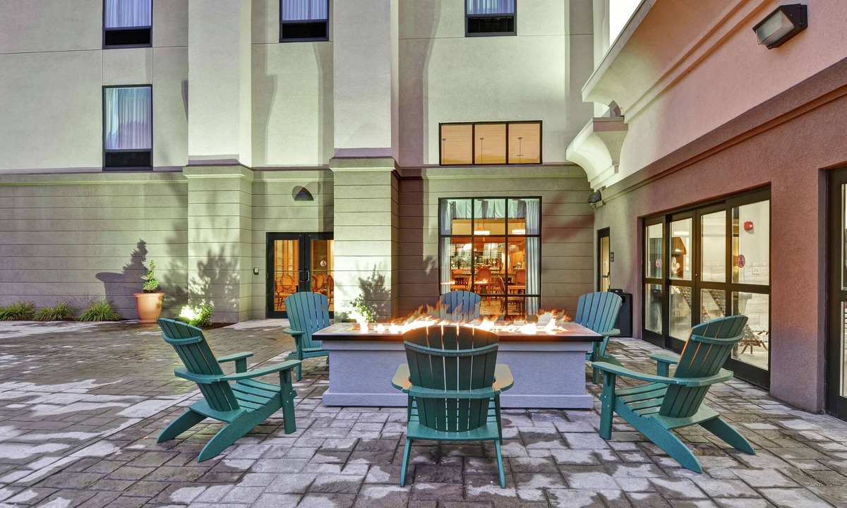 New Hartford Hotel | Hampton Inn and Suites New Hartford/Utica