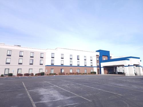 Mill Hall Hotel | Hampton Inn and Suites of Lamar