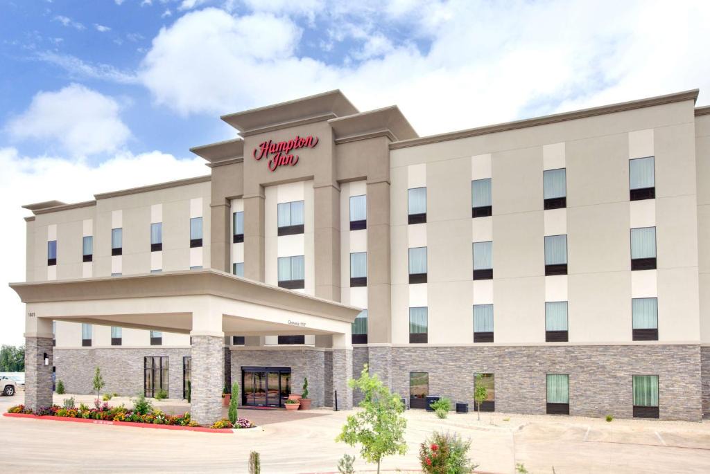 Ira Hotel | Hampton Inn and Suites Snyder