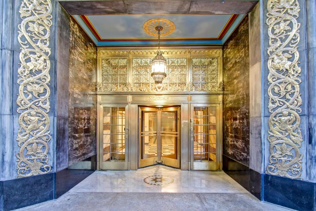 Central Business District Hotel | Hampton Inn and Suites Cincinnati - Downtown