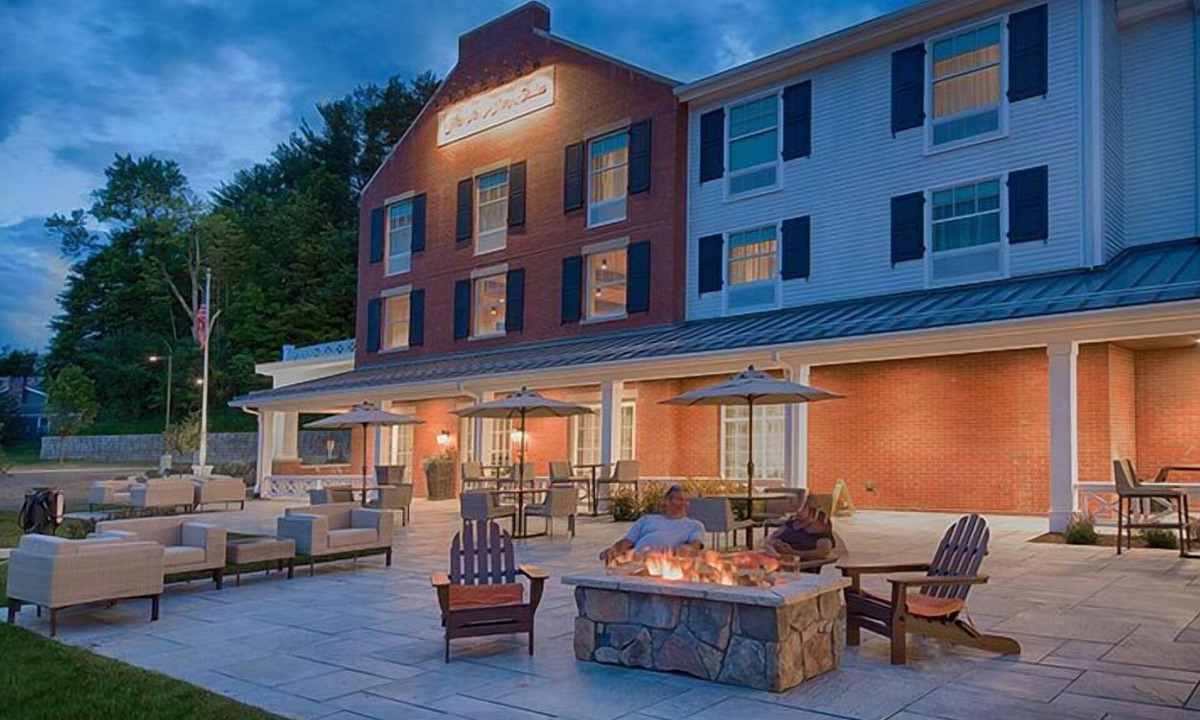 Manchester Hotel | Hampton Inn and Suites Manchester
