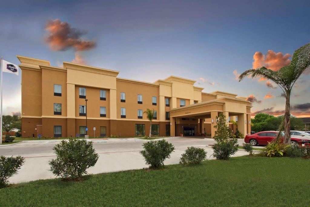 Beeville Hotel | Hampton Inn Beeville