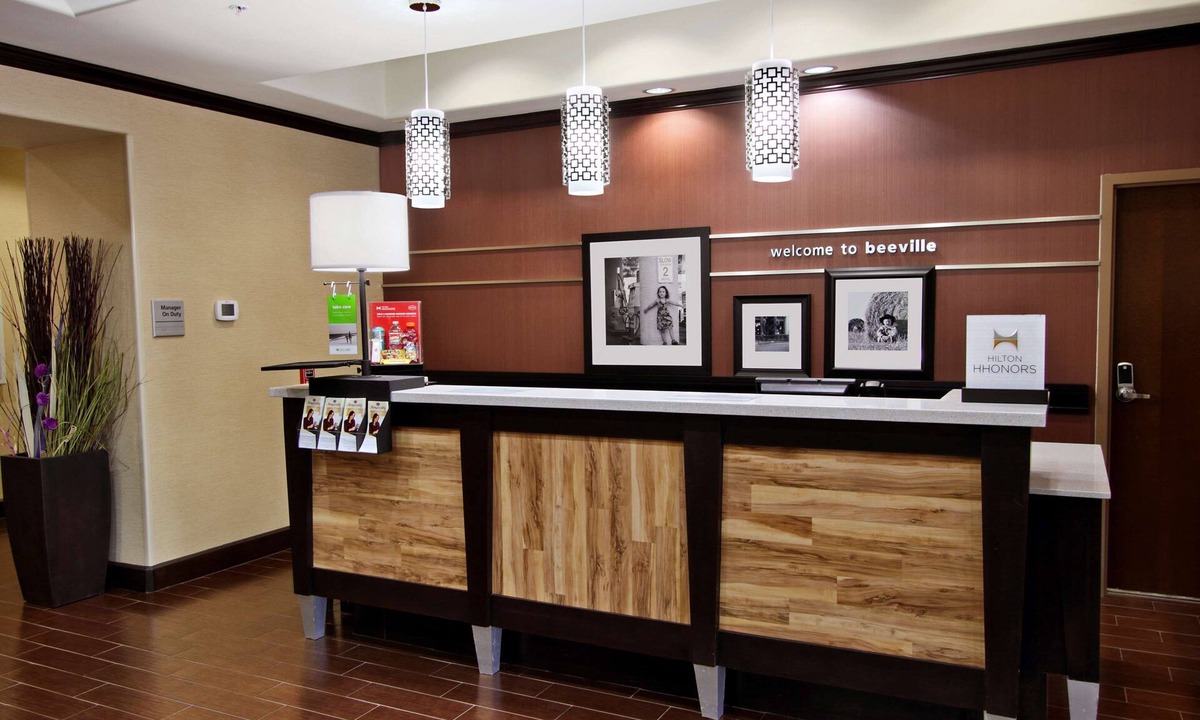 Beeville Hotel | Hampton Inn Beeville