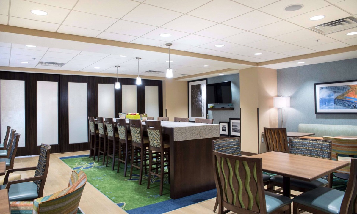 Big Rapids Hotel | Hampton Inn Big Rapids