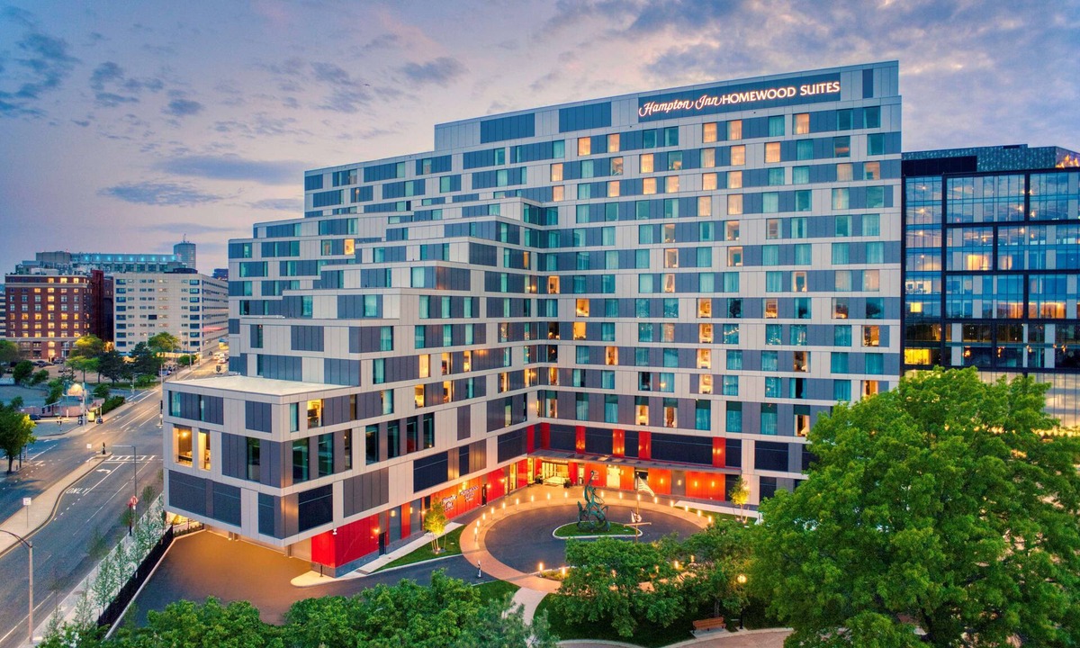 D Street - West Broadway Hotel | Hampton Inn Boston Seaport District