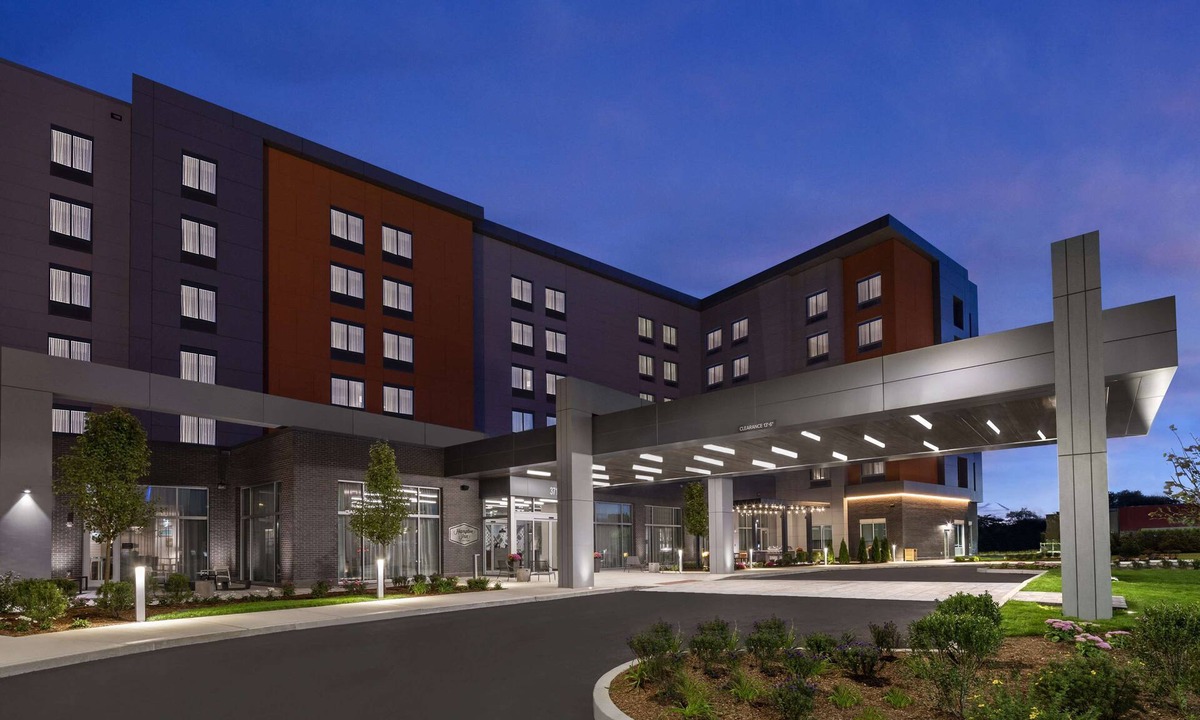 Woburn Hotel | Hampton Inn Boston Woburn