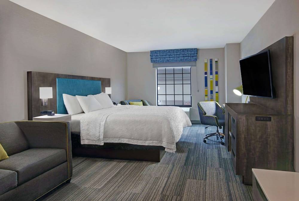 Westfield Hotel | Hampton Inn by Hilton Westfield