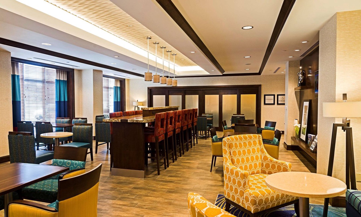 Ottawa Division Hotel | Hampton Inn by Hilton Ottawa Airport, ON, CN