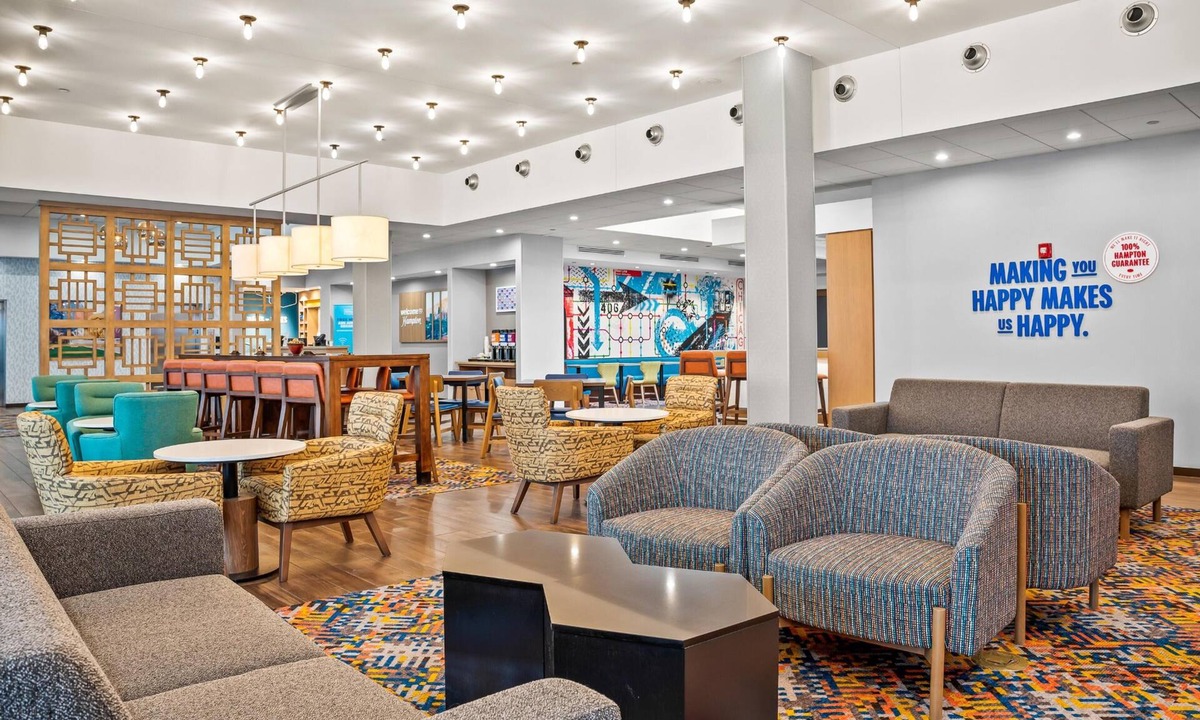 Rogers Park Hotel | Hampton Inn Chicago North-Loyola Station