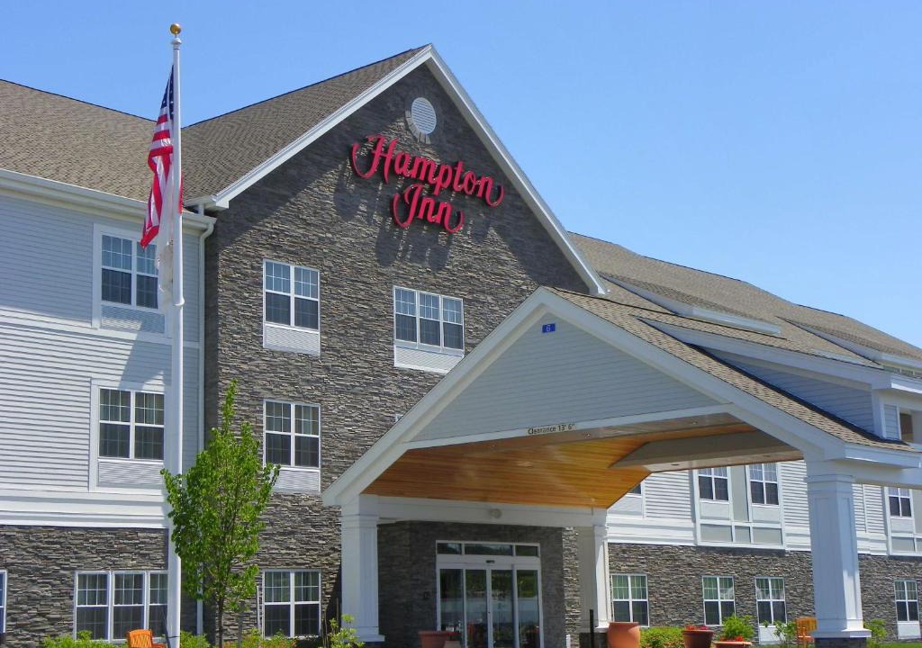 Ellsworth Hotel | Hampton Inn Ellsworth