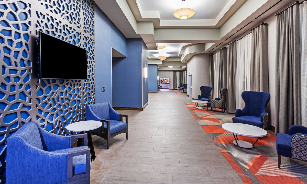 New Century Hotel | Hampton Inn Gardner Conference Center