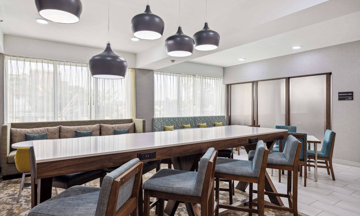 US 290 Hotel | Hampton Inn Houston-Brookhollow