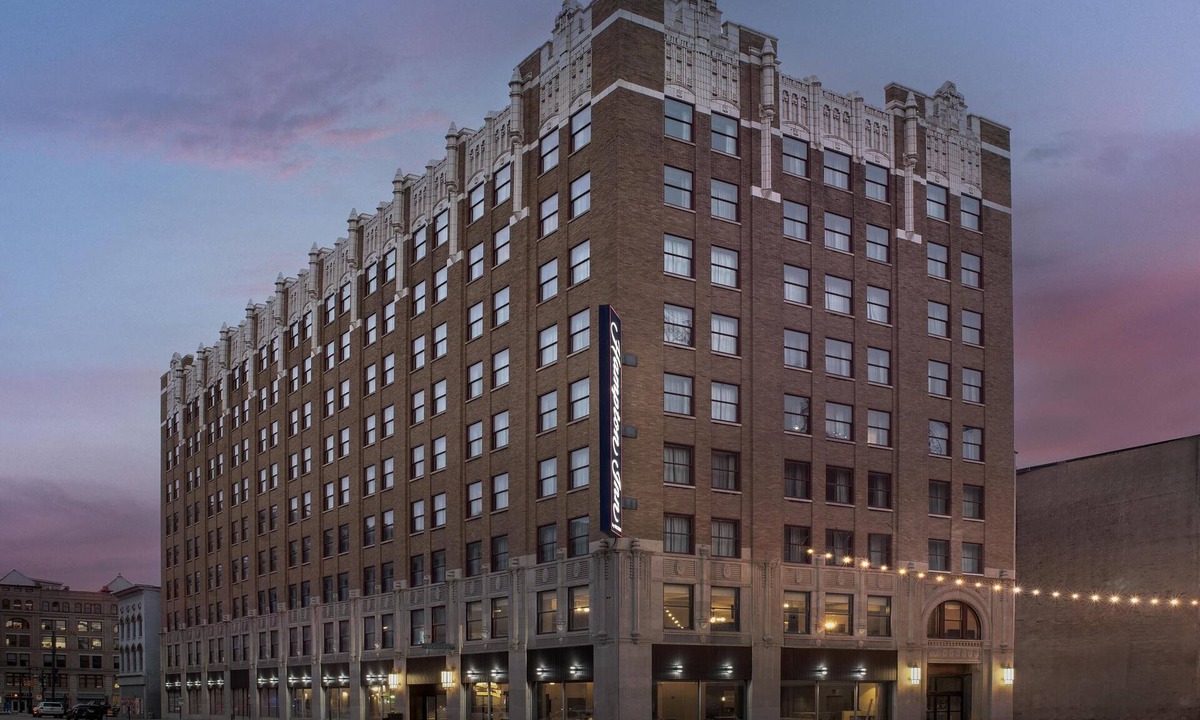 Wholesale District Hotel | Hampton Inn Indianapolis Downtown Across from Circle Centre