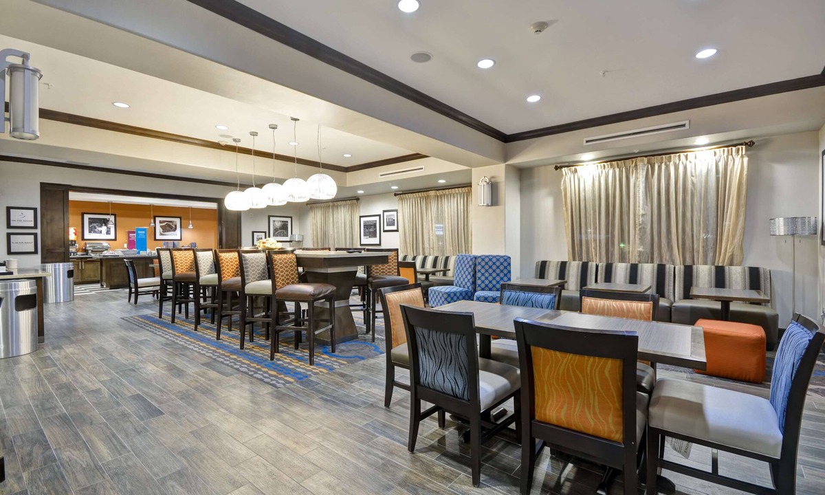 Kenedy Hotel | Hampton Inn Kenedy