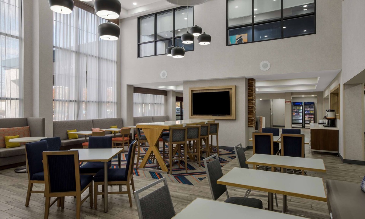 Linden Hotel | Hampton Inn Linden