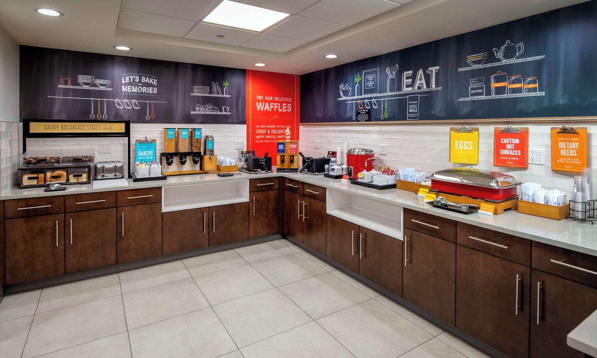 Commack Hotel | Hampton Inn Long Island/Commack