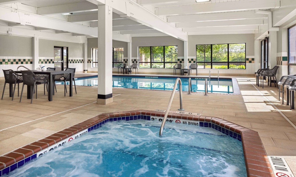 Maple Grove Hotel | Hampton Inn Minneapolis NW Maple Grove