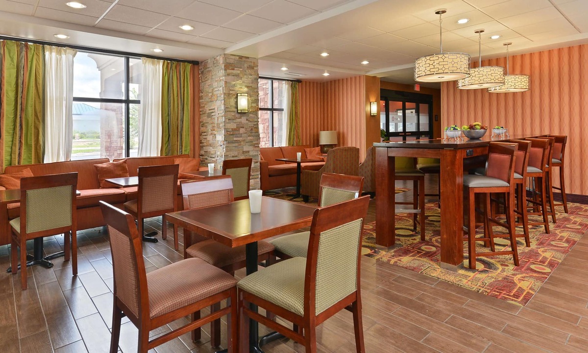 Muscatine Hotel | Hampton Inn Muscatine