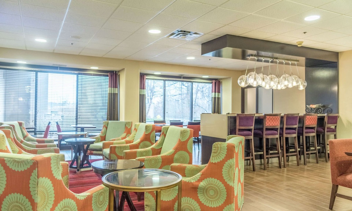 Norton Shores Hotel | Hampton Inn Muskegon