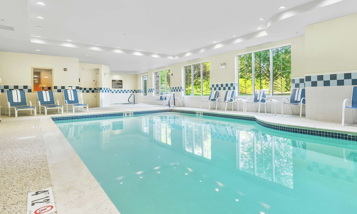 Nashua Hotel | Hampton Inn Nashua