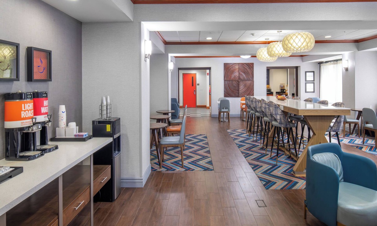 West Omaha Hotel | Hampton Inn Omaha West-Lakeside