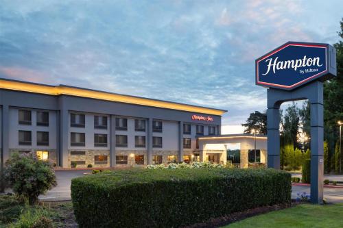 Wilkes East Hotel | Hampton Inn Portland East