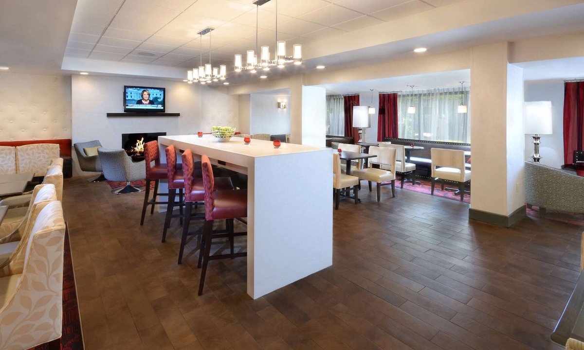 Northeast Raleigh Hotel | Hampton Inn Raleigh-Capital Blvd. North